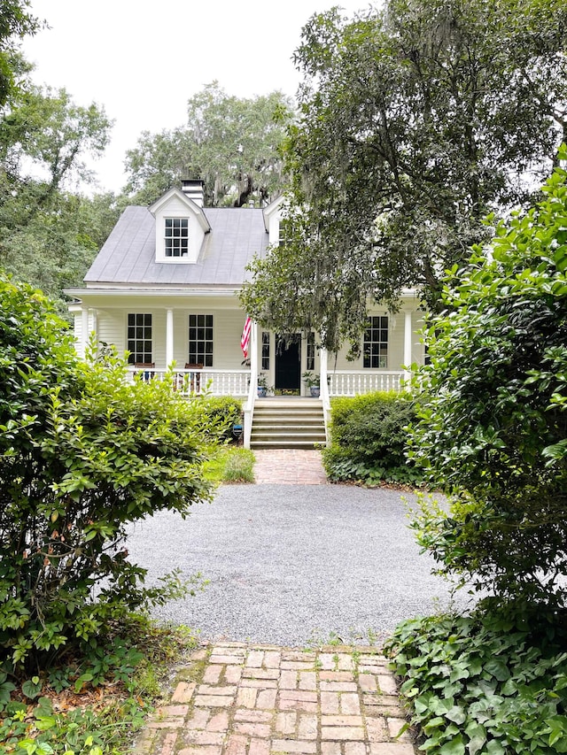 view of front facade featuring covered porch