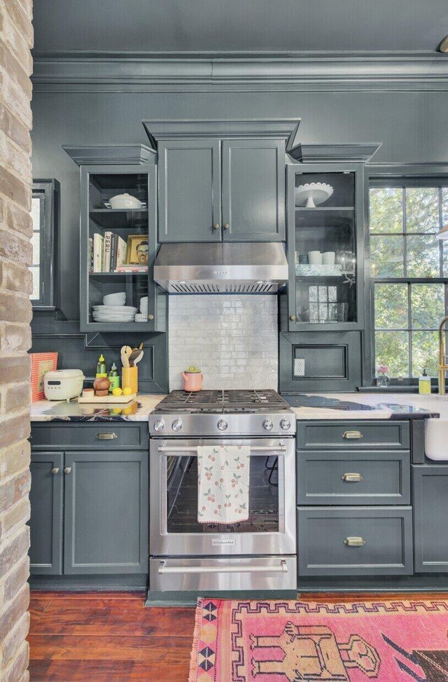 kitchen with ornamental molding, tasteful backsplash, range with two ovens, and gray cabinetry