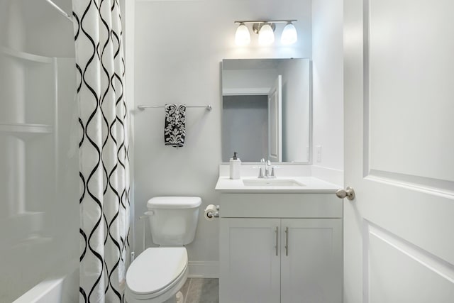 full bath featuring vanity, shower / bath combination with curtain, toilet, and baseboards