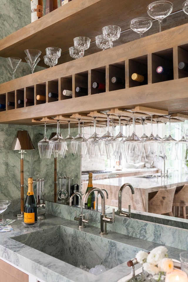 2538 Helmsman Rd, Johns Island, SC 29455 - bar featuring wet bar