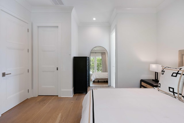 2538 Helmsman Rd, Johns Island, SC 29455 - bedroom featuring recessed lighting, ornamental molding, light wood-style flooring, and visible vents
