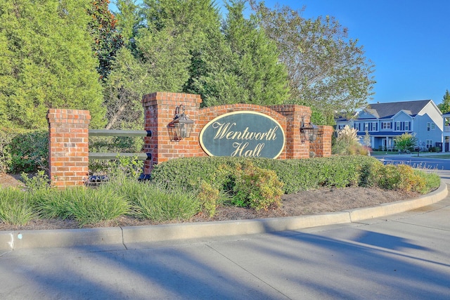 view of community / neighborhood sign
