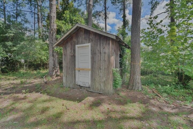 view of outbuilding