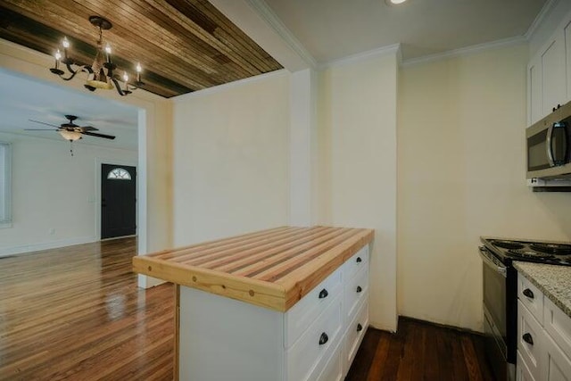 kitchen with ceiling fan with notable chandelier, dark wood-type flooring, stainless steel appliances, and white cabinets