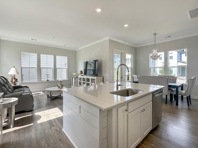 kitchen with a sink, dark wood-style floors, open floor plan, dishwasher, and an island with sink