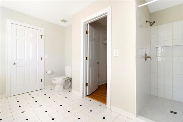 103 Grand Pavilion Blvd, Isle Of Palms, SC 29451 - bathroom featuring a tile shower, toilet, visible vents, and baseboards