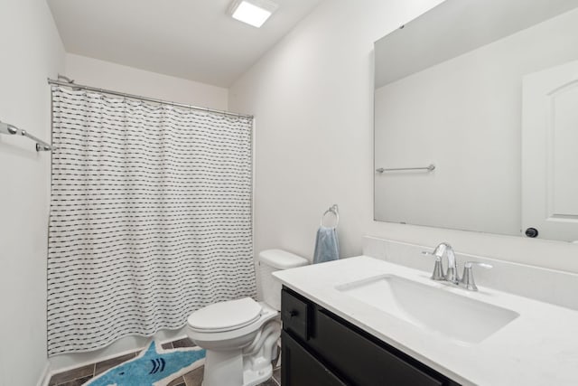 full bathroom with toilet, a shower with shower curtain, and vanity