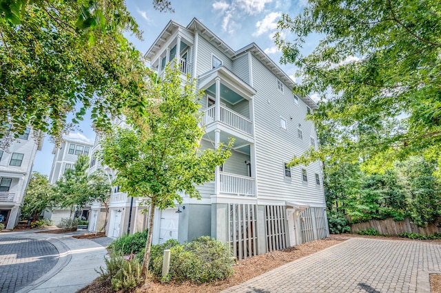 view of front of property featuring fence