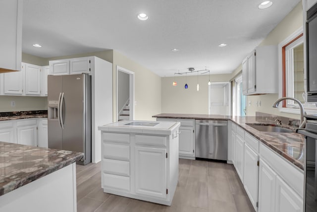 919 Overview Ct, Mount Pleasant, SC 29464 - kitchen with stainless steel appliances, a sink, a peninsula, white cabinetry, and recessed lighting