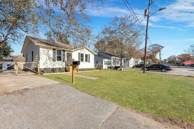 view of front of house with a front yard