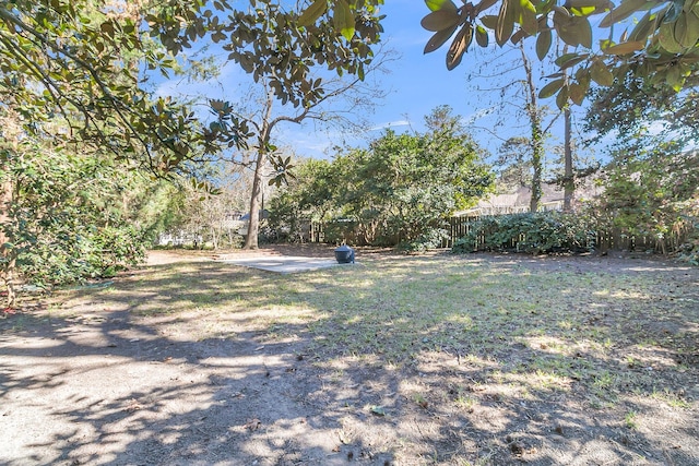 view of yard featuring fence