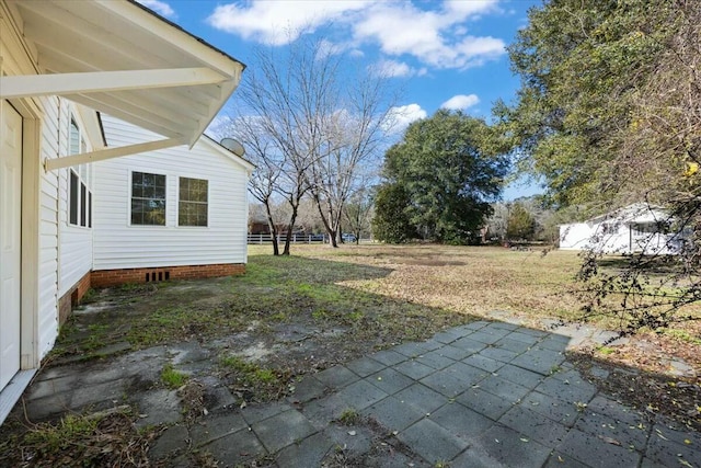 view of yard featuring a patio