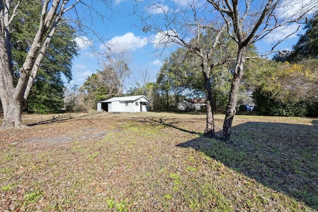 view of yard with an outbuilding and an outdoor structure