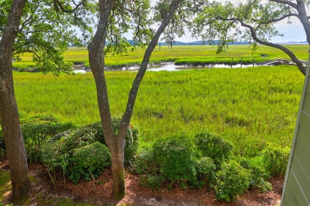 view of yard featuring a water view