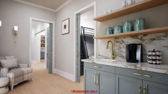 bar featuring decorative backsplash, ornamental molding, light wood-style floors, a sink, and baseboards