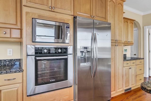 kitchen featuring crown molding, light brown cabinets, visible vents, and appliances with stainless steel finishes