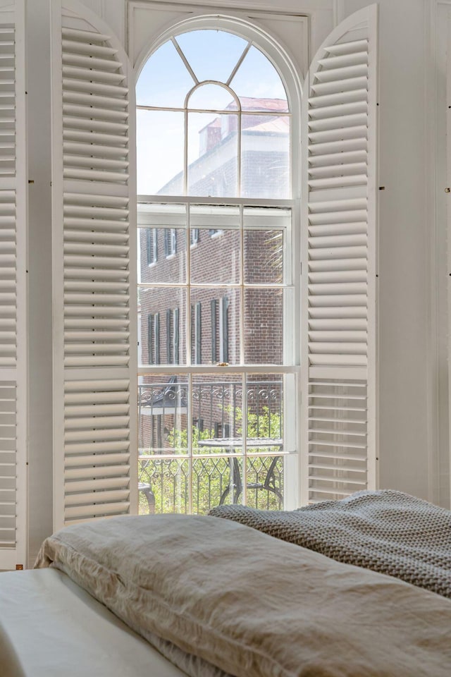 71 E Bay St, Charleston, SC 29401 - bedroom with multiple windows