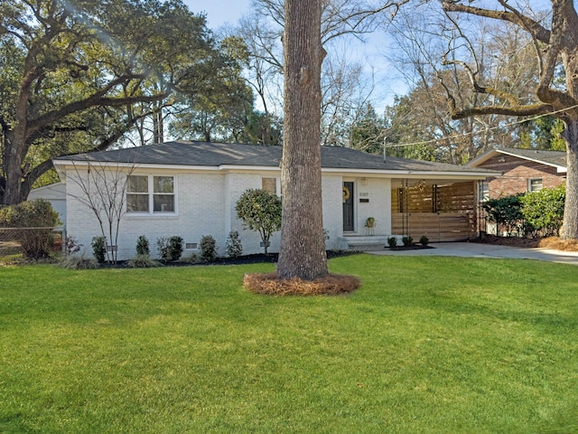 ranch-style house featuring brick siding and a front yard