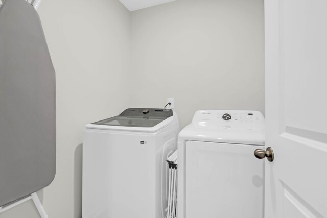 725 Pepperbush St, Charleston, SC 29414 - laundry area with separate washer and dryer