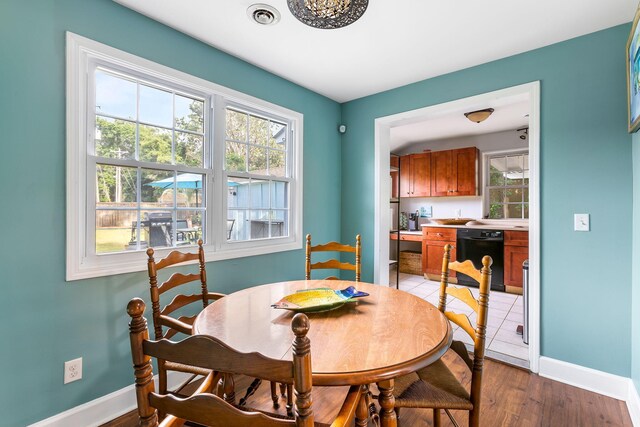 532 Sunset Dr, Charleston, SC 29407 - dining area featuring healthy amount of natural light, baseboards, and wood finished floors