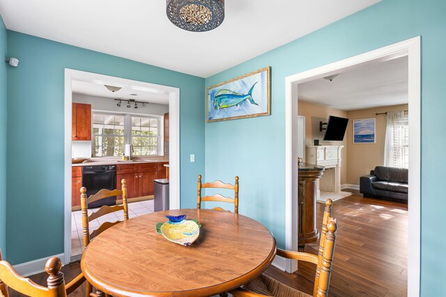 532 Sunset Dr, Charleston, SC 29407 - dining room with wood finished floors and baseboards
