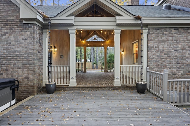 entrance to property featuring a porch