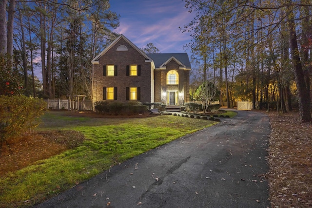 view of front of home featuring a yard