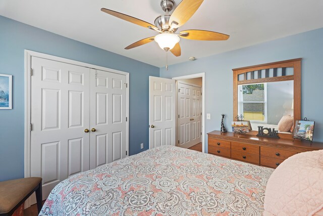 bedroom featuring ceiling fan and a closet