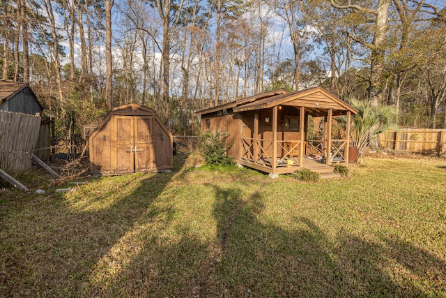 view of yard with a shed