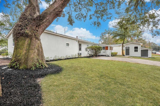 view of front of property with a front yard