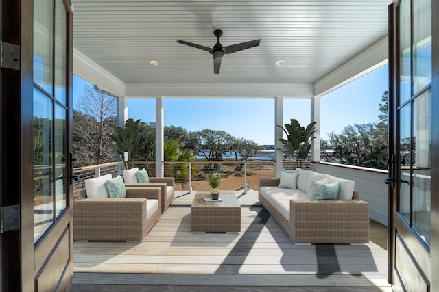 sunroom with ceiling fan