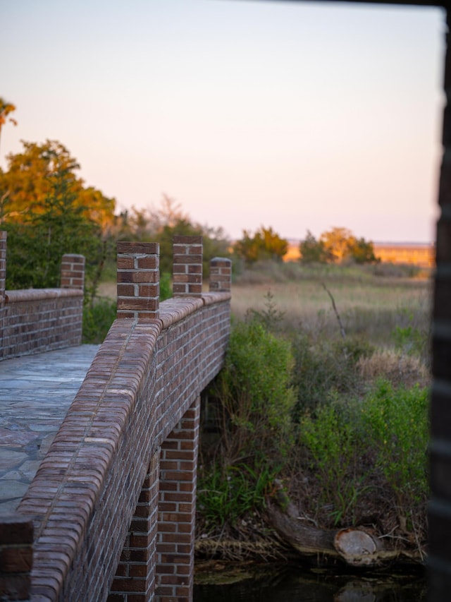 view of yard at dusk