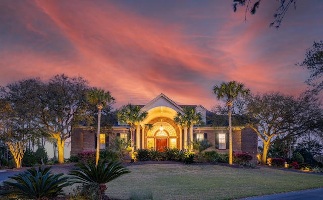 view of front of property with a lawn