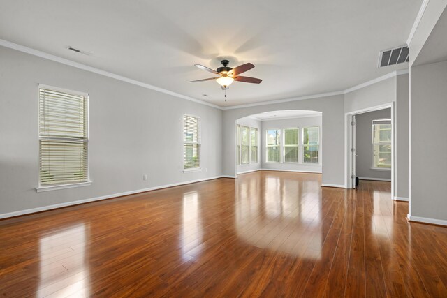 empty room with an inviting chandelier, ornamental molding, and a healthy amount of sunlight