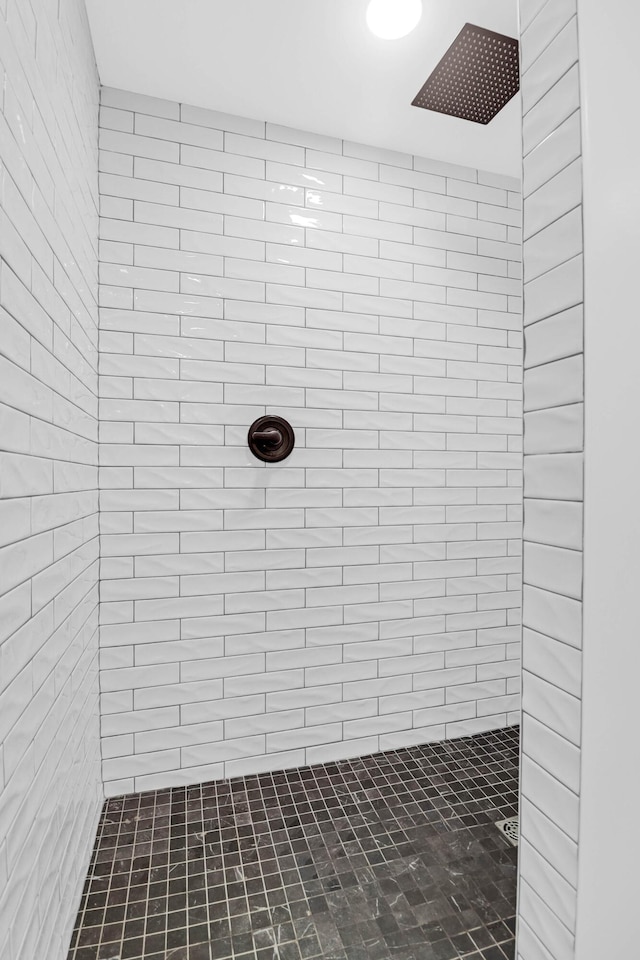 1468 N Relyea Ave, Charleston, SC 29412 - bathroom featuring a tile shower