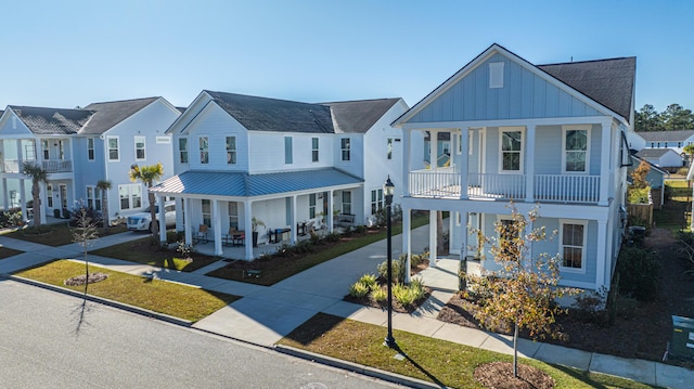 view of front of property featuring covered porch