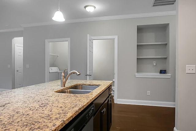 kitchen with dark wood-style flooring, baseboards, ornamental molding, visible vents, and a sink