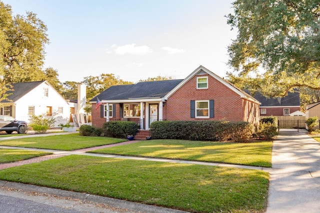 view of front of house featuring a front yard