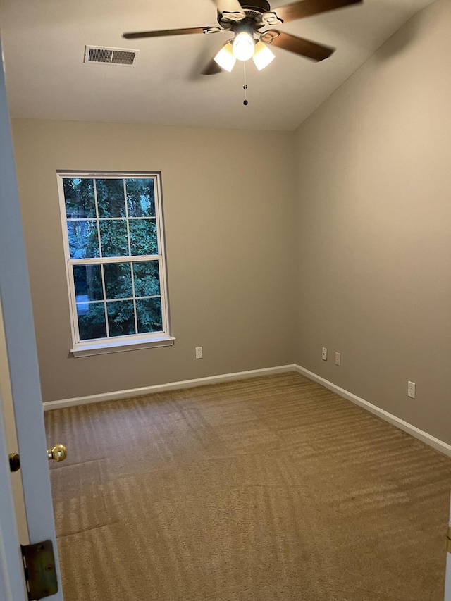 unfurnished room with carpet flooring and ceiling fan