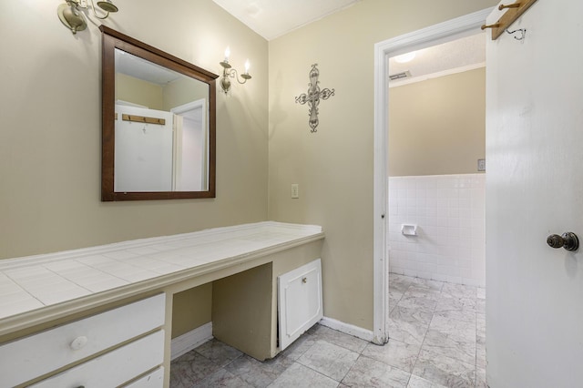 bathroom with ornamental molding