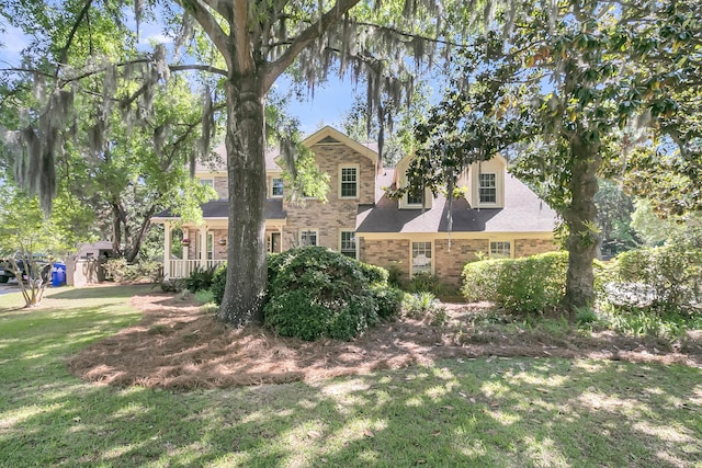 view of front of property with brick siding and a front yard