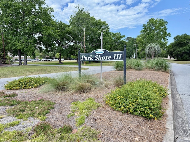 view of community / neighborhood sign