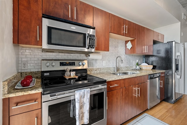 1 Cool Blow St Unit 124, Charleston, SC 29403 - kitchen with stainless steel appliances, a sink, tasteful backsplash, and light wood-type flooring