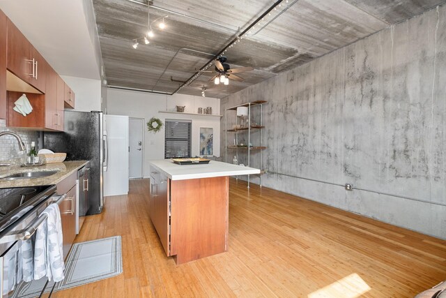 1 Cool Blow St Unit 124, Charleston, SC 29403 - kitchen featuring a sink, ceiling fan, a center island, light wood-type flooring, and light countertops