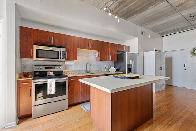 1 Cool Blow St Unit 124, Charleston, SC 29403 - kitchen featuring stainless steel appliances, a sink, light countertops, and decorative backsplash