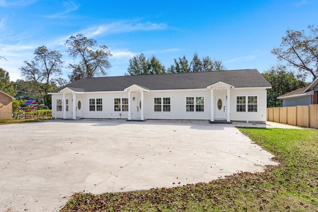 view of front of property featuring a patio