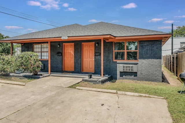 view of front of property with covered porch