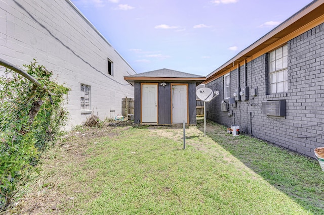 view of yard with a storage shed