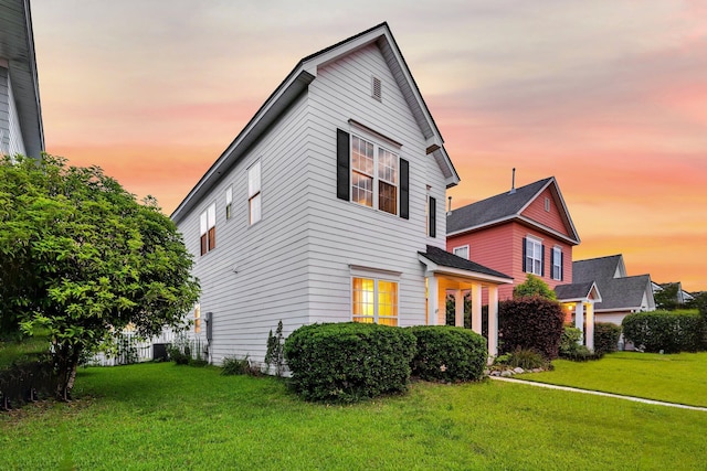 view of front of house featuring a yard