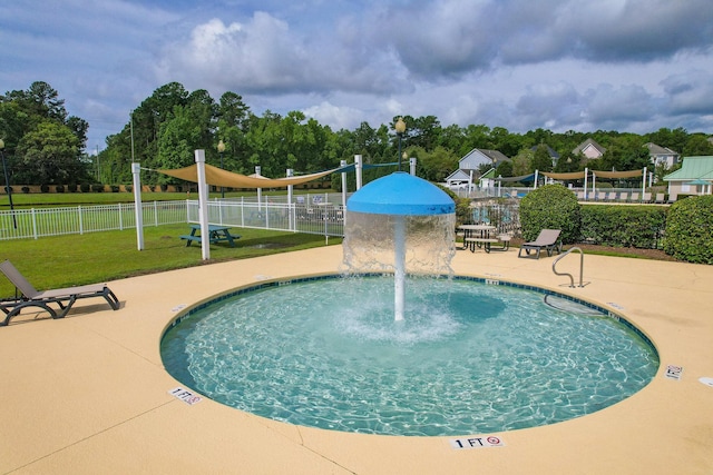 view of swimming pool